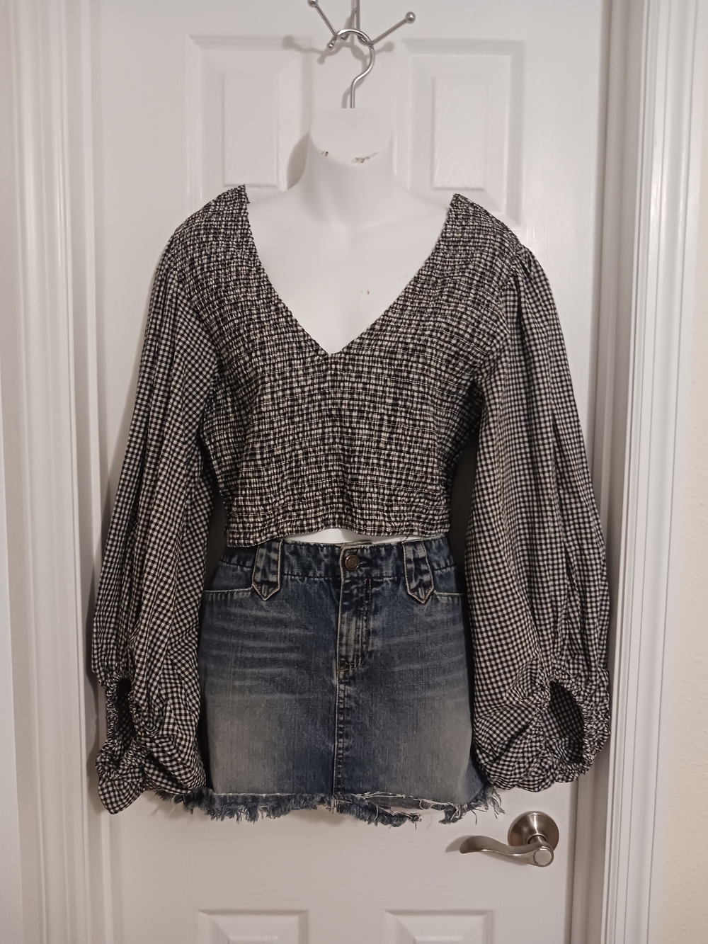 Live 4 Truth Black & White Gingham V-Neck Balloon Sleeve Crop Top L